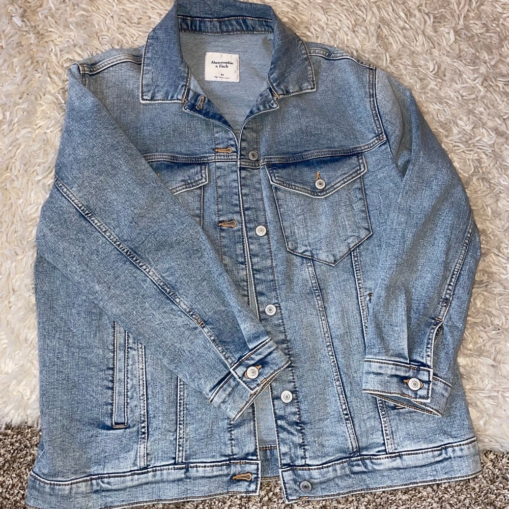 Women’s oversized jean jacket